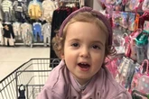 Bebê engasga com banana por causa de problema respiratório grave