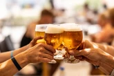 Estudo encontra PFAS em quase todas as cervejas vendidas nos EUA