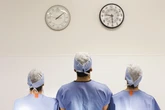 Quanto tempo deve durar a consulta? Médicos debatem intervalo mínimo