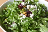 Chef ensina duas maneiras criativas de preparar salada de beterraba