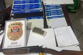 Vídeo: polícia prende 2 e fecha fábrica de placas adulteradas do PCC