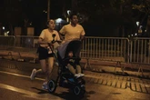 Pesquisadores apontam riscos de correr empurrando carrinho de bebê