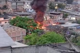Complexo do Alemão vira campo de guerra em megaoperação com 2.500 policiais.