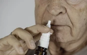 Alzheimer: cientistas testam spray nasal para tratar doença