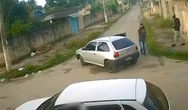 Vídeo: PM é executado por homens encapuzados quando chegava em casa