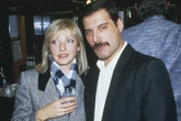 Freddie Mercury: leilão causou “guerra” entre familiares e ex-namorada