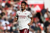 Vitória do Arsenal é marcada por lances polêmicos; assista