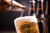 Empresa de cerveja usa urina humana para produzir a bebida; entenda