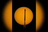 Fotógrafo flagra foguete de Elon Musk passando na frente do sol. Veja