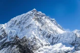 Quase mil pessoas ficam presas no Everest por causa de nevasca