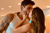 Davi Kneip, do hit Sentadona, assume namoro com modelo