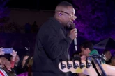 Vídeo: Mumuzinho presta homenagem a Arlindo Cruz em festa