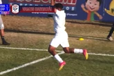 Jogador marca gol e se lesiona ao imitar CR7 na comemoração. Confira