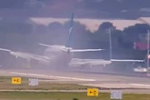 Avião bate motor no solo durante aterrissagem no Caribe; vídeo