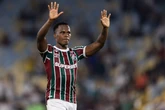 Vídeo: Jhon Árias é ovacionado pela torcida do Flu após derrota
