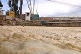 Espuma cobre lagoa em Florianópolis e preocupa moradores da região