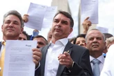 Flávio se responsabiliza por post e diz que Bolsonaro não quis burlar