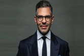 Bilionário amigo do príncipe William morre ao engolir abelha
