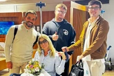 Foto: Val Marchiori posa com a família após receber alta hospitalar