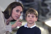 Web pede “justiça” pelo príncipe Louis e “briga” com William e Kate