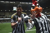 Auxiliar de Sampaoli elogia Dudu e Hulk, mas faz alerta. Confira