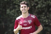 Oscar aparece em treino do São Paulo após lesão na região lombar