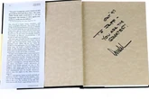 “Você é o maioral”: Trump elogia Epstein em dedicatória de livro. Veja