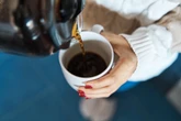 Tomar café sem açúcar revela mais que preferência, segundo psicóloga