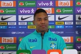 Alex Sandro defende Ancelotti após críticas de Leão e Oswaldo