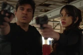 Casal faz filme de ação para revelar sexo de bebê e encanta web. Veja!