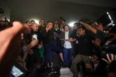 Saída de Bolsonaro da Câmara tem caos e patrimônio é danificado. Vídeo