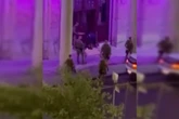 Policiais usam fogo e cassetete contra moradores de rua. Veja vídeo