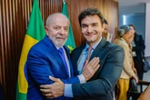 Ministro avisa a partido que deixará Lula, mas tenta ganhar tempo para manter cargo