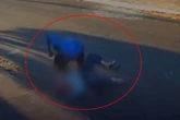 Vídeo: homem de 70 anos leva vários socos enquanto caminha com o neto