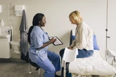 Dia da Menopausa: médicas explicam como fase afeta a vida sexual