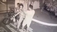 Homem é espancado por torcedores na frente do filho de 3 anos em Goiás