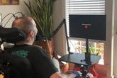 Chip no cérebro ajuda homem com ELA a “falar” em tempo real novamente