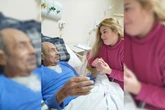 Após 35 anos longe da família, homem sem documentos descobre 25 netos