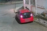 Vídeo: carro não liga, e ladrões empurram veículo durante furto no DF