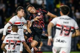 Com dois gols de André Silva, São Paulo e Bragantino empatam por 2 x 2