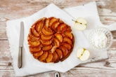 Torta de maçã sem açúcar, farinha ou manteiga surpreende pelo sabor