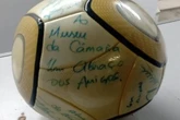 8/1: STF condena homem que furtou bola assinada por Neymar