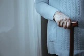 Técnica com IA melhora caminhada de pessoas com Parkinson, diz estudo