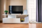 Expert ensina truque simples para deixar a tela da TV limpa como nova