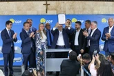 Ibaneis sanciona projeto de lei que atualiza serviço de táxi no DF
