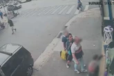 Ladrão tenta abrir fecho de corrente de homem e quase é linchado. Veja