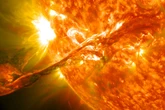 Tempestades solares podem elevar risco de infarto em mulheres. Entenda