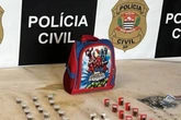 Polícia flagra maconha, coca e crack em mochilinha do Homem-Aranha