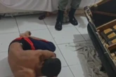Vídeo: suspeito se esconde dentro de sofá após furto de celular