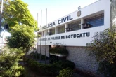 Menino de 13 anos é suspeito de matar o pai para defender mãe ameaçada